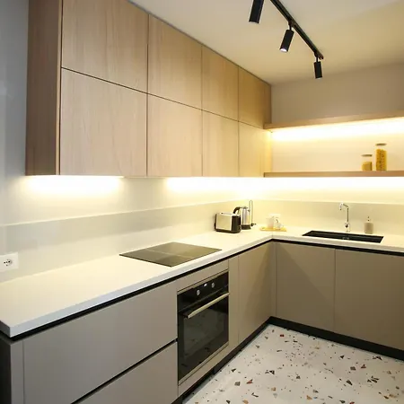 Taushani Apartment, Apartman