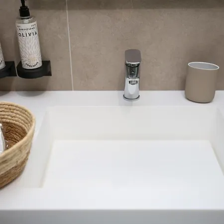 Apartman Taushani Apartment, *