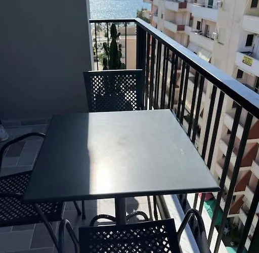 아파트 Taushani Apartment,