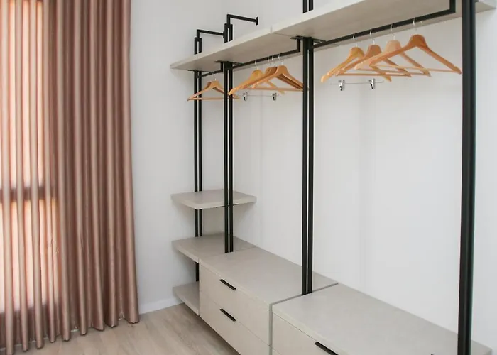 아파트 Taushani Apartment, *