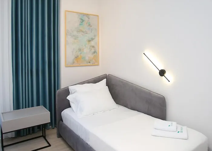 Taushani Apartment, 아파트 *