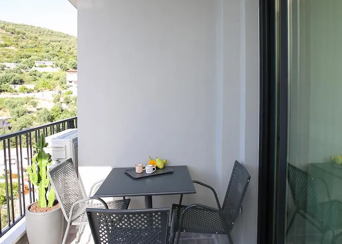 아파트 Taushani Apartment, *