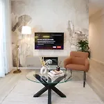 Taushani Apartment, דירה