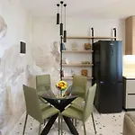 Taushani Apartment, דירה