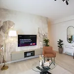 Taushani Apartment, דירה