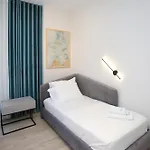 Taushani Apartment, 아파트 *