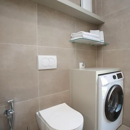Taushani Apartment, Διαμέρισμα *