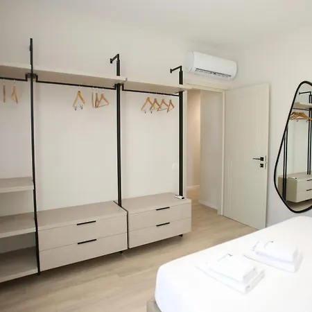 Taushani Apartment, Apartment