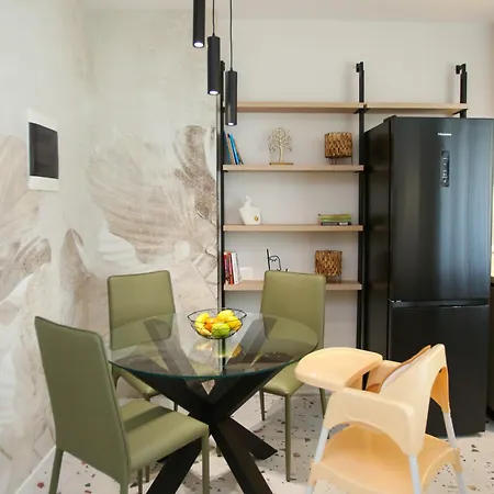 Taushani Apartment, *