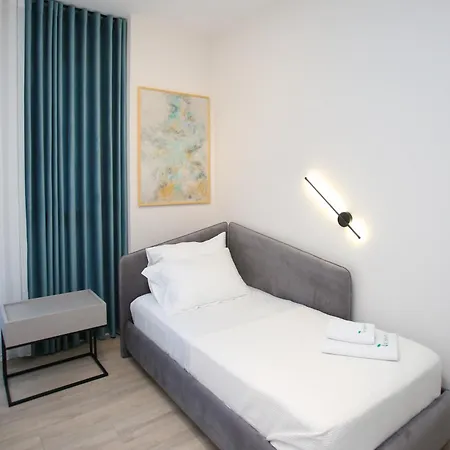 Taushani Apartment, Apartment *