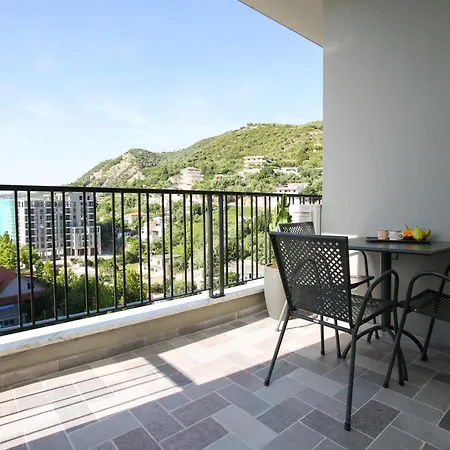 דירה Taushani Apartment, *