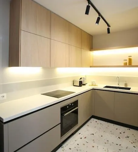 Taushani Apartment, Appartement *