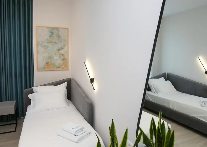 Taushani Apartment, Appartement *