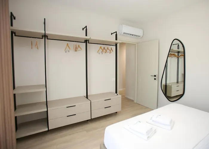 Taushani Apartment, Appartement