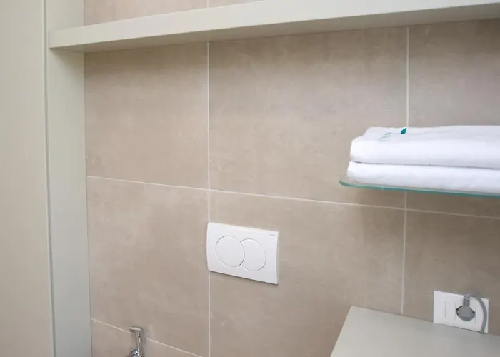 Taushani Apartment, Appartement