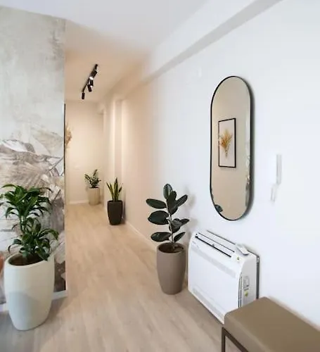 Taushani Apartment, Appartement *