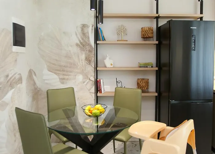 Taushani Apartment, *